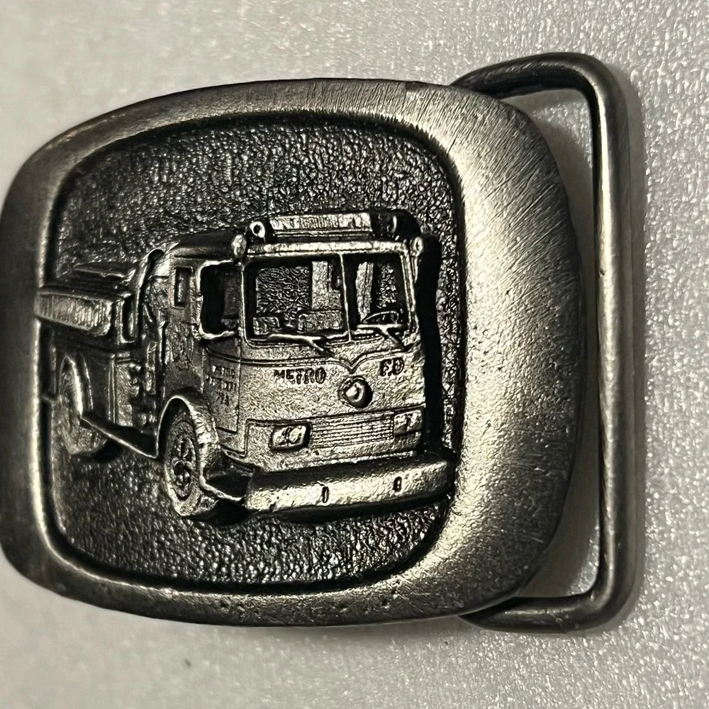 Vintage MM United Chicago Fire Truck Belt Buckle Solid Metal USA 1983 D1341